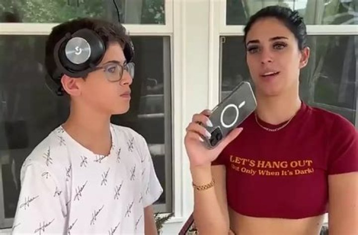 Camilla Araujo: The Rising Star in the Digital Age