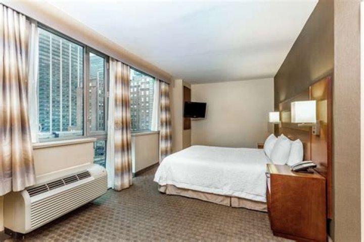 Experience the Comfort and Convenience of Hampton Inn Georgetown Washington DC