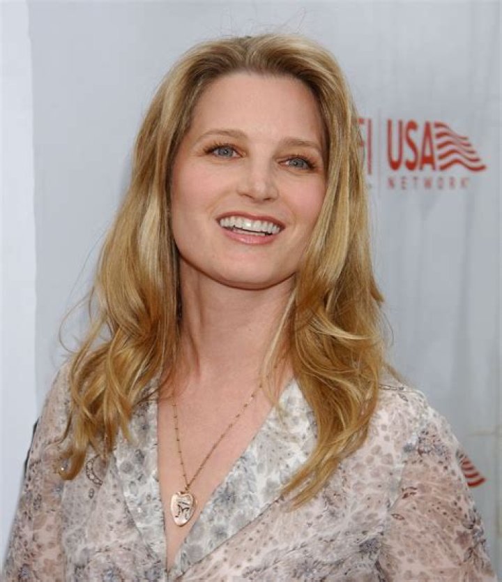 Iconic Bridget Fonda: A Timeless Star