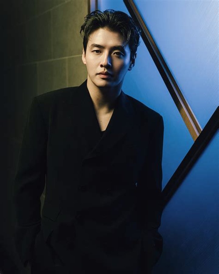 Kang Ha Neul: Rising Star in the Korean Entertainment Industry